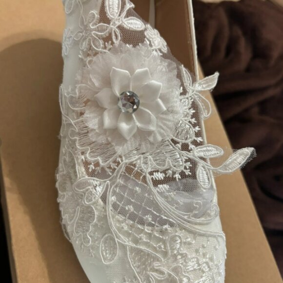 Lace Shoes - White lace shoes size 8
